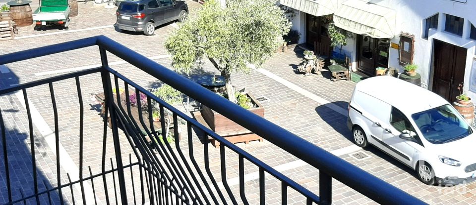 Palazzo / Stabile 9 locali di 220 m² a Arnasco (17032)