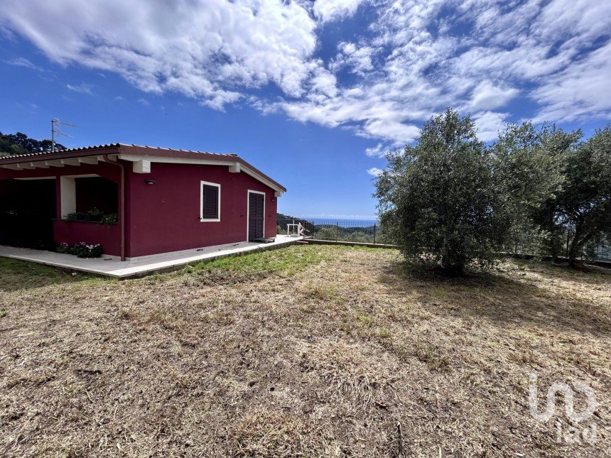 Casa indipendente / Villa 5 locali di 190 m² in Imperia (18100)