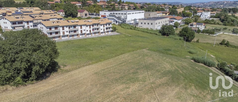 Terreno di 6.098 m² in Recanati (62019)