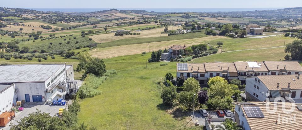 Terreno di 6.098 m² in Recanati (62019)