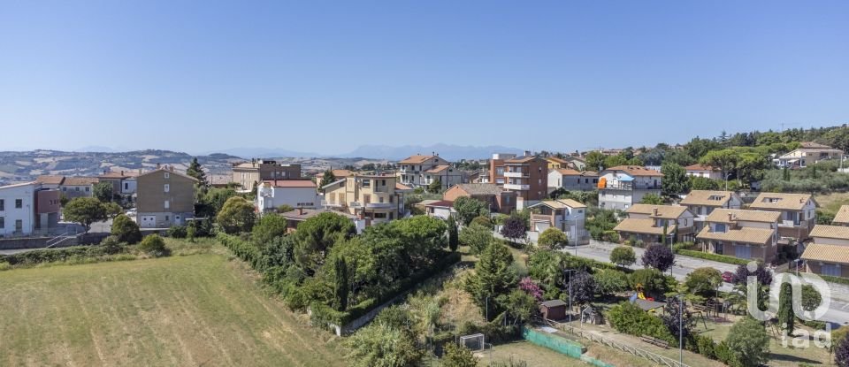 Terreno di 6.098 m² in Recanati (62019)