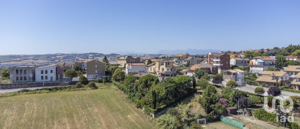 Terreno di 6.098 m² in Recanati (62019)