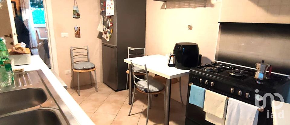 Appartamento 5 locali di 107 m² a Roma (00139)