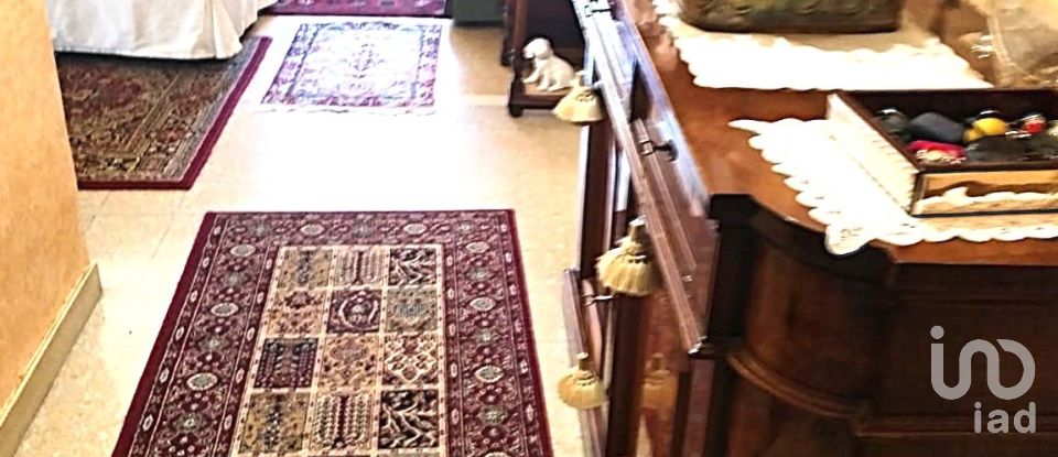 Appartamento 5 locali di 107 m² a Roma (00139)