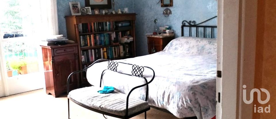 Appartamento 5 locali di 107 m² a Roma (00139)