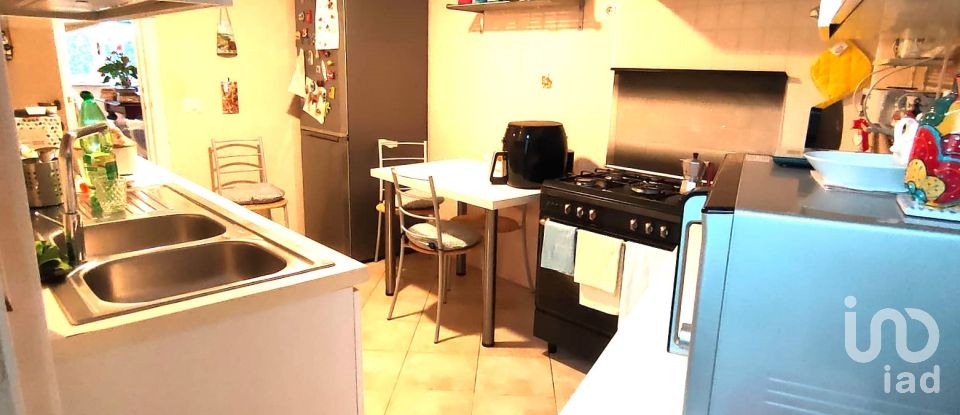 Appartamento 5 locali di 107 m² a Roma (00139)