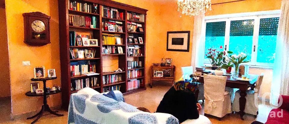 Appartamento 5 locali di 107 m² a Roma (00139)