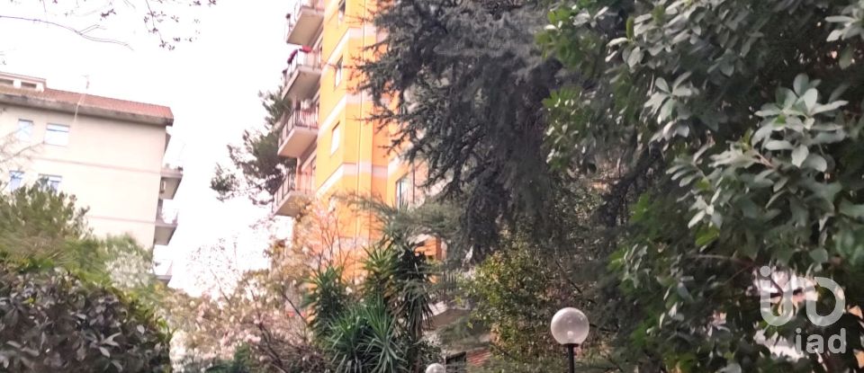 Appartamento 5 locali di 107 m² a Roma (00139)