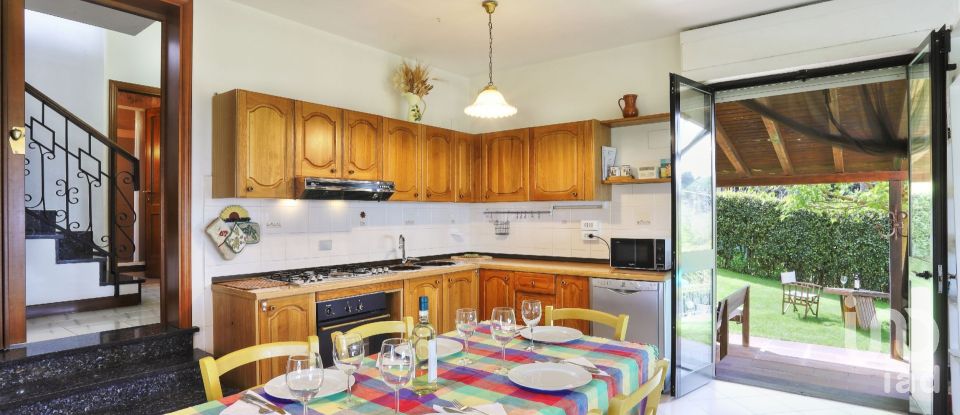 Villa Bifamiliare 6 locali di 150 m² in Montaione (50050)