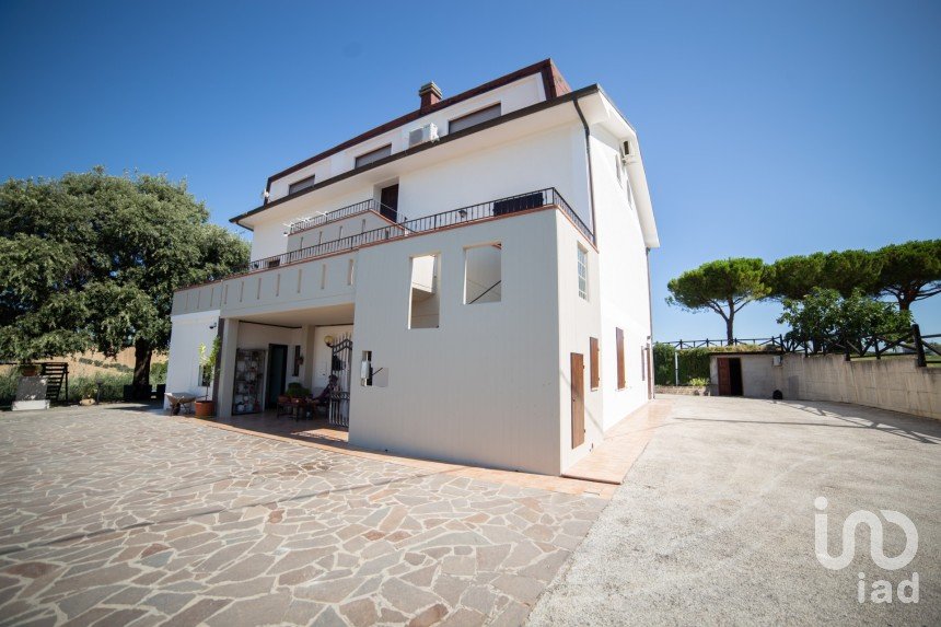 Casa indipendente 0 locali di 370 m² in Senigallia (60019)