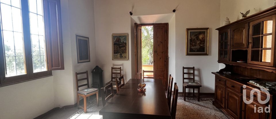 Casale 7 locali di 220 m² in Figline Valdarno (50063)