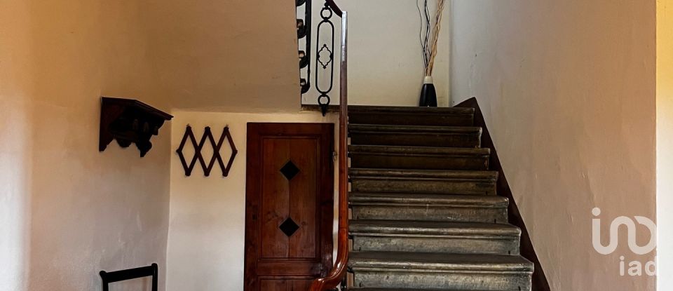 Casale 7 locali di 220 m² in Figline Valdarno (50063)