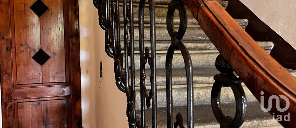 Casale 7 locali di 220 m² in Figline Valdarno (50063)