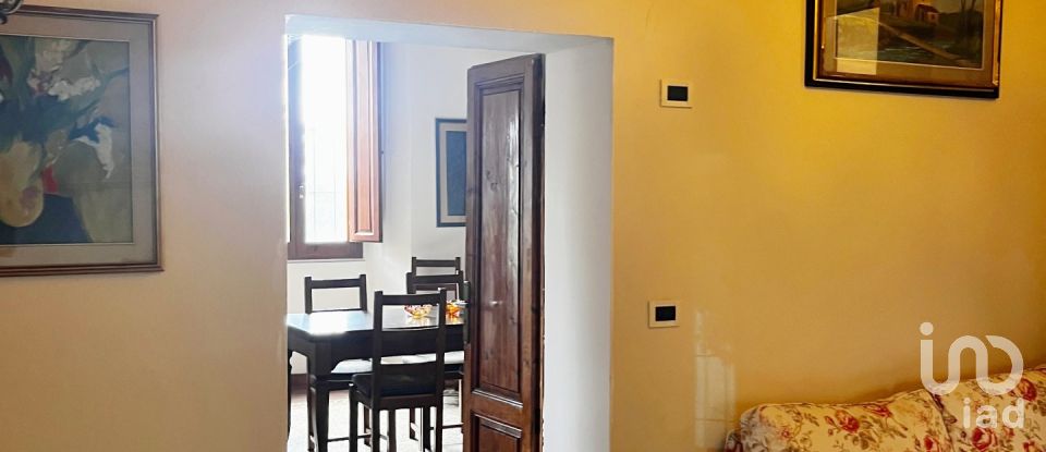 Casale 7 locali di 220 m² in Figline Valdarno (50063)