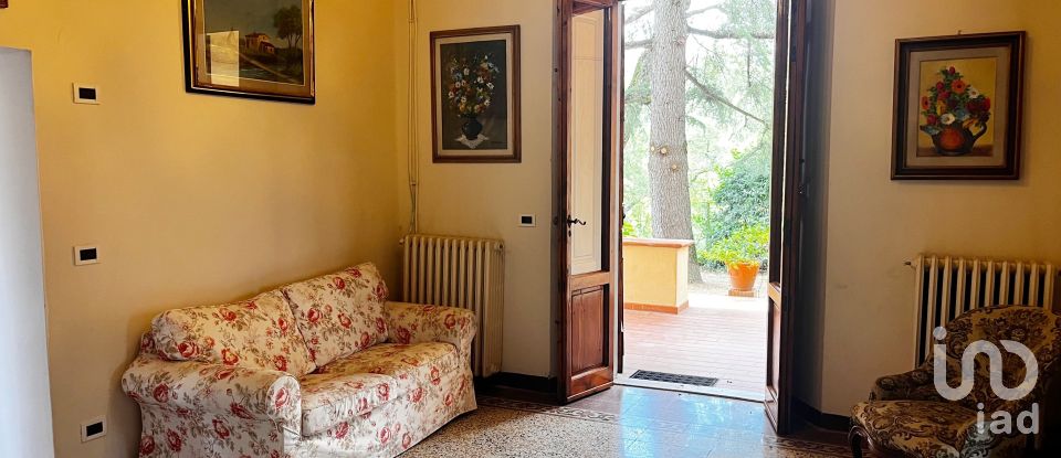 Casale 7 locali di 220 m² in Figline Valdarno (50063)