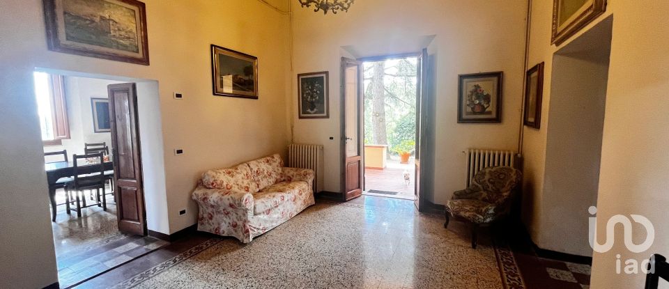 Casale 7 locali di 220 m² in Figline Valdarno (50063)