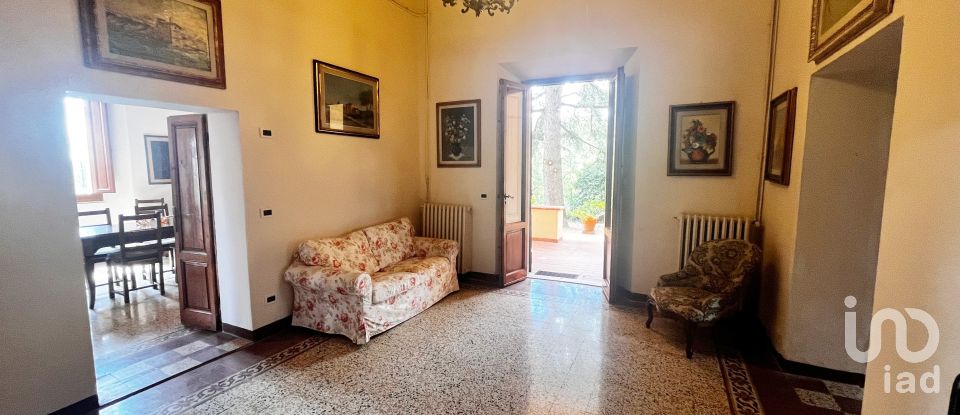 Casale 7 locali di 220 m² in Figline Valdarno (50063)