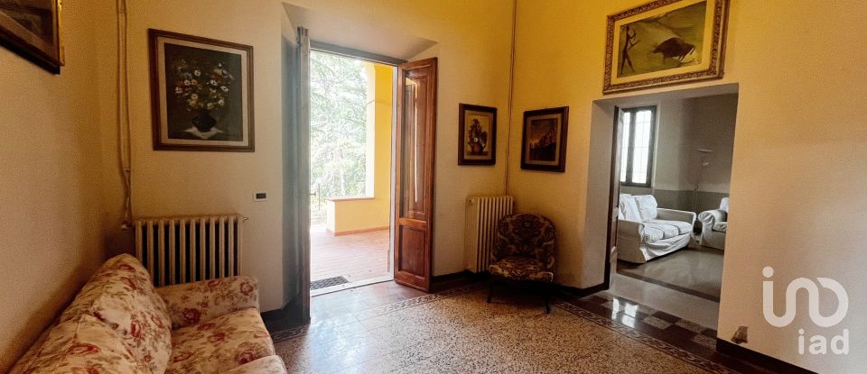 Casale 7 locali di 220 m² in Figline Valdarno (50063)