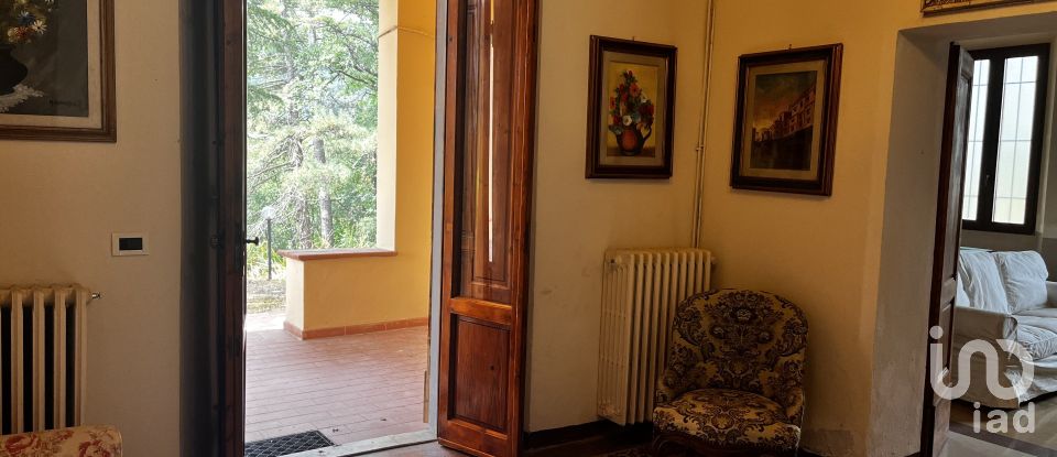 Casale 7 locali di 220 m² in Figline Valdarno (50063)
