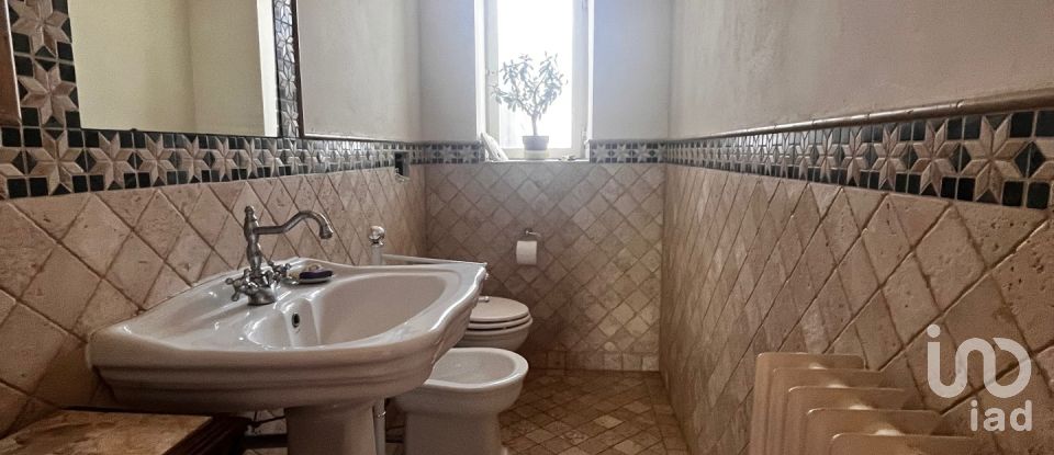 Casale 7 locali di 220 m² in Figline Valdarno (50063)