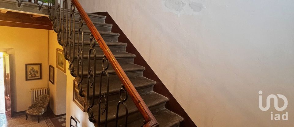 Casale 7 locali di 220 m² in Figline Valdarno (50063)