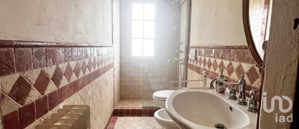 Casale 7 locali di 220 m² in Figline Valdarno (50063)