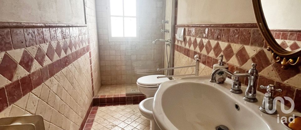 Casale 7 locali di 220 m² in Figline Valdarno (50063)