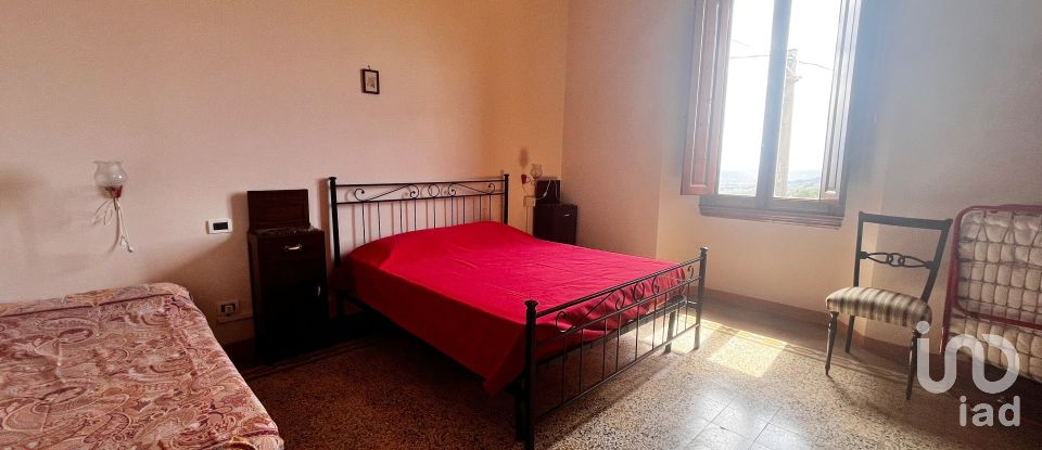 Casale 7 locali di 220 m² in Figline Valdarno (50063)