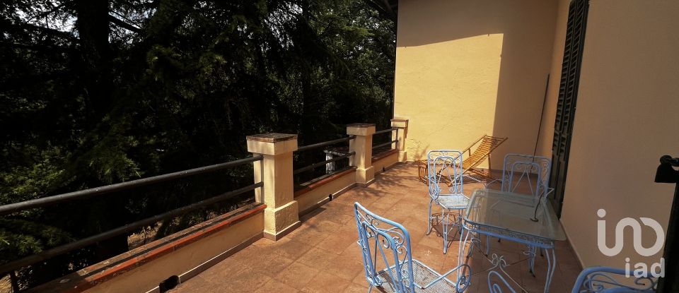 Casale 7 locali di 220 m² in Figline Valdarno (50063)