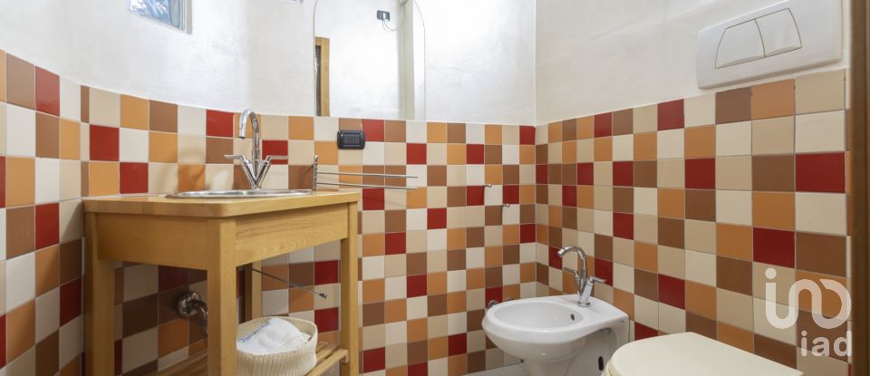 House 7 rooms of 183 m² in Offagna (60020)