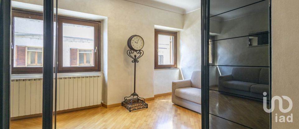 House 7 rooms of 183 m² in Offagna (60020)