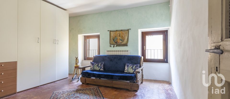 House 7 rooms of 183 m² in Offagna (60020)