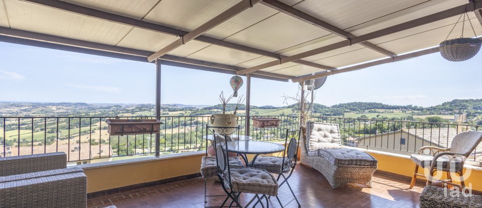 House 7 rooms of 183 m² in Offagna (60020)