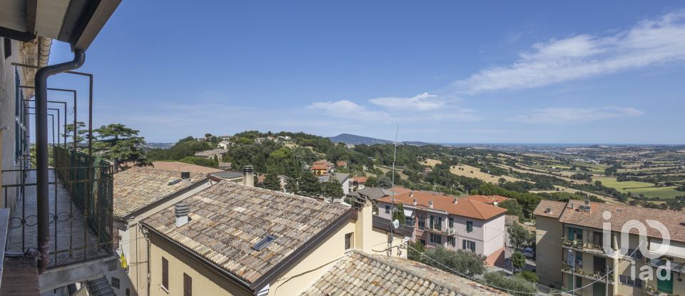 House 7 rooms of 183 m² in Offagna (60020)