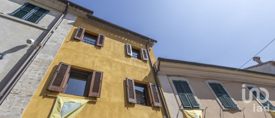 House 7 rooms of 183 m² in Offagna (60020)