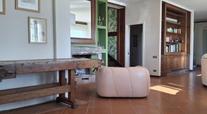 Casale 4 locali di 355 m² in Civitanova Marche (62012)