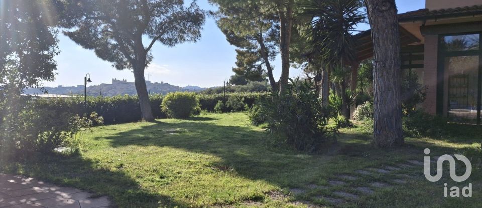 Casale 4 locali di 355 m² in Civitanova Marche (62012)