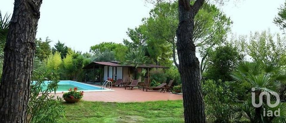 Casale 4 locali di 355 m² in Civitanova Marche (62012)