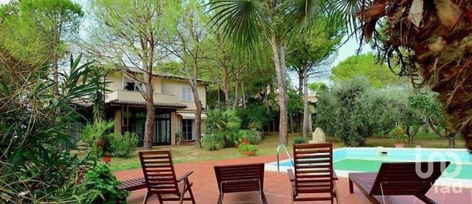 Casale 4 locali di 355 m² in Civitanova Marche (62012)