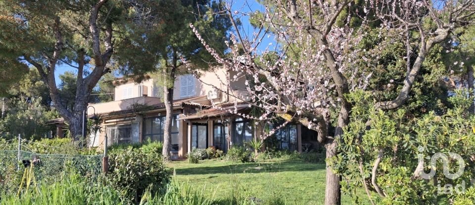 Casale 4 locali di 355 m² in Civitanova Marche (62012)