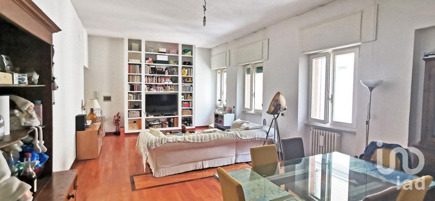 Bilocale di 85 m² a Roma (00152)