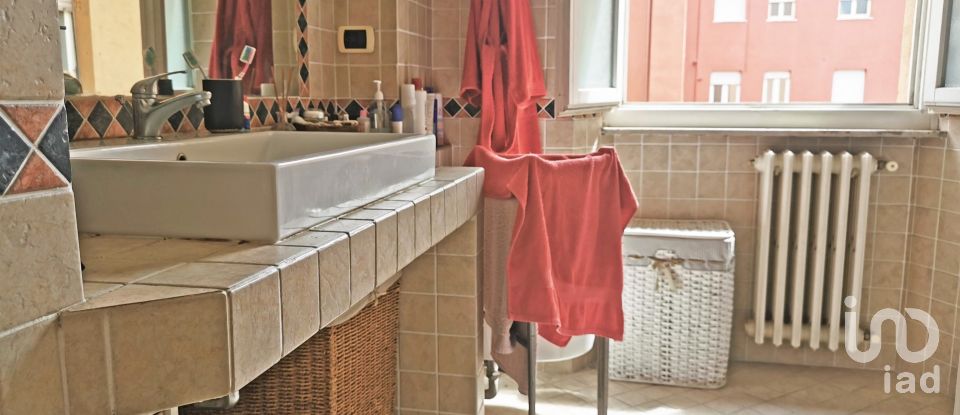 Bilocale di 85 m² a Roma (00152)