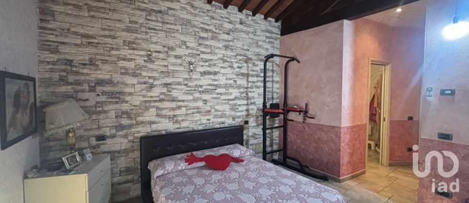 Casale 5 locali di 140 m² in Poggibonsi (53036)