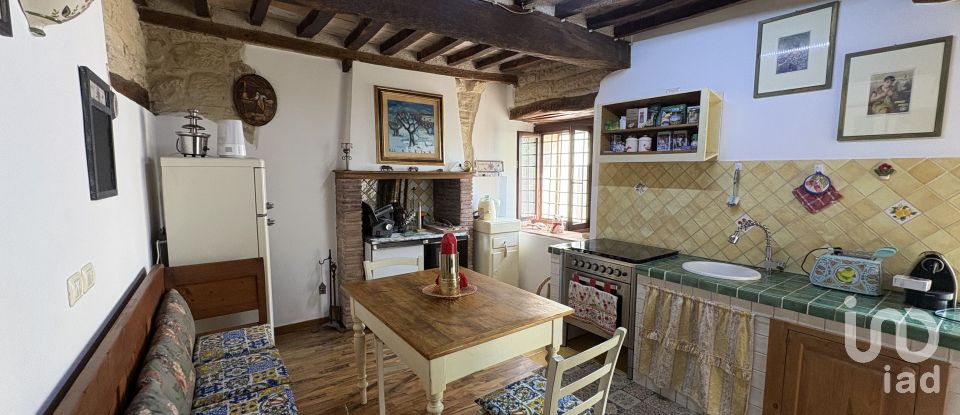 Casa indipendente 8 locali di 200 m² in Sant'Ippolito (61040)