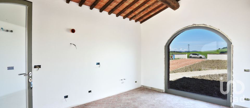 Rustico 7 locali di 145 m² in Lajatico (56030)