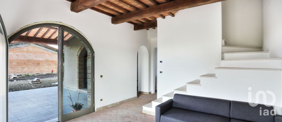 Rustico 7 locali di 145 m² in Lajatico (56030)