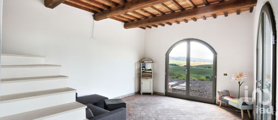 Rustico 7 locali di 145 m² in Lajatico (56030)