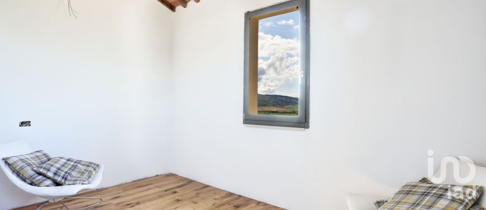 Rustico 7 locali di 145 m² in Lajatico (56030)