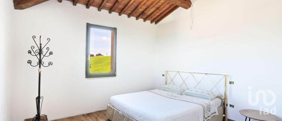 Rustico 7 locali di 145 m² in Lajatico (56030)
