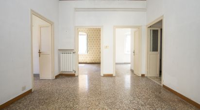 Four-room apartment of 91 m² in Genova (16148)